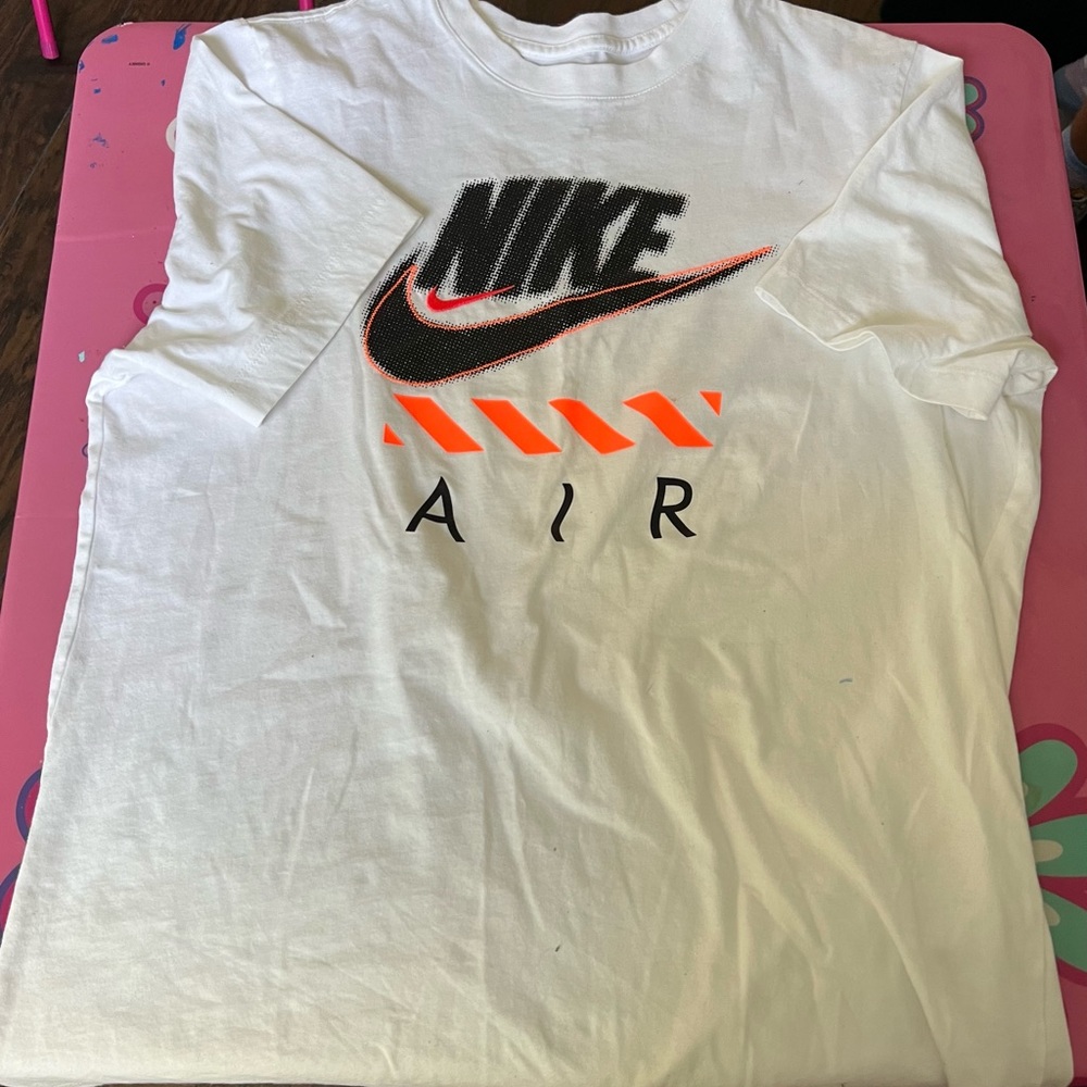 White Nike Tee Man’s Large size